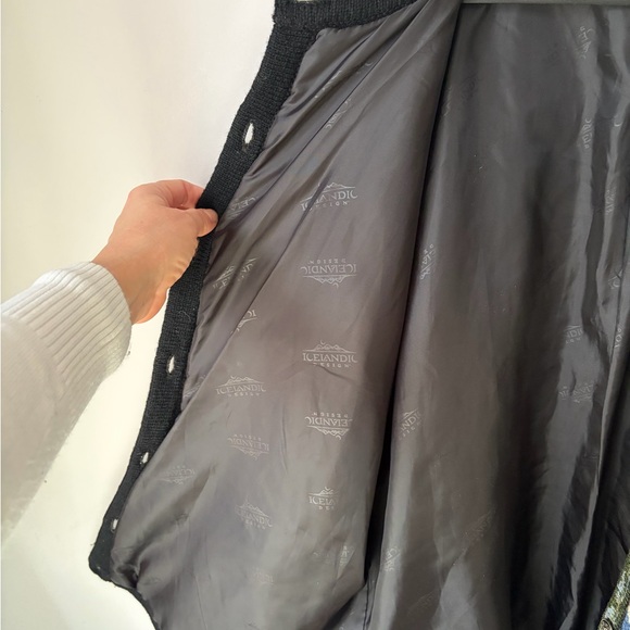 Icelandic Design Wool Cardigan Sweater - Picture 7 of 8